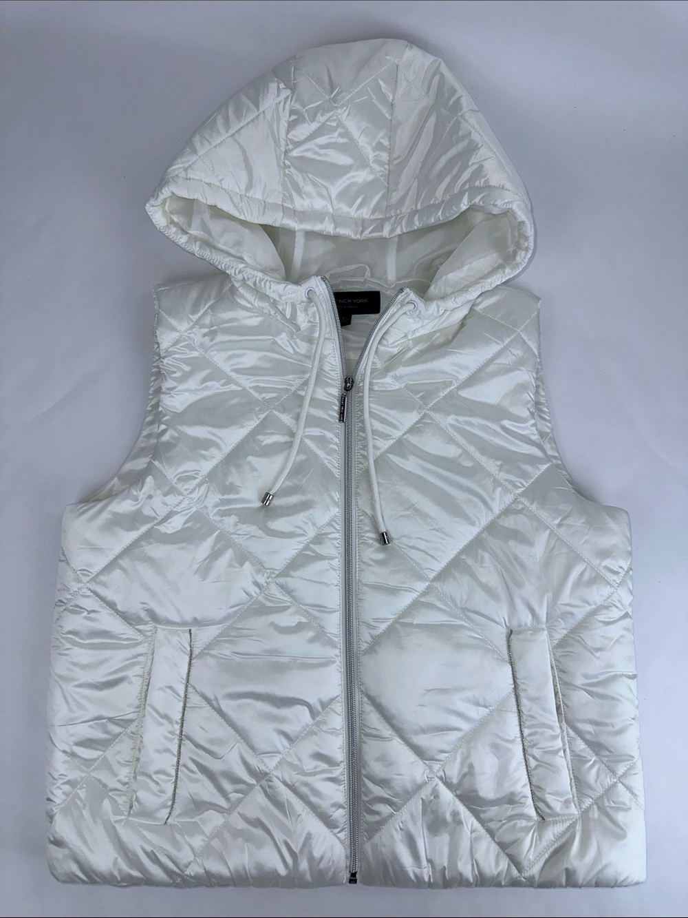 Marc New York Shiny White Quilted Hooded Puffer Vest. Size L. NWOT.